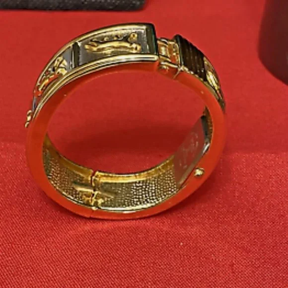 GRUEN QUARTZ HINGED BANGLE BRACELT WATCH – NEW - Picture 4 of 5